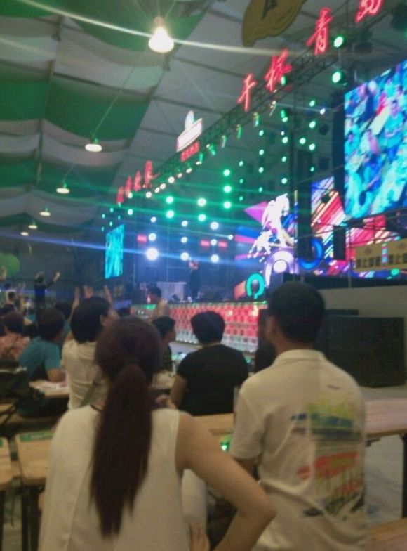啤酒节气氛挺好，，