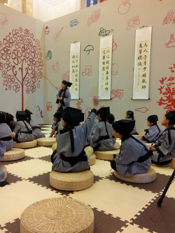 看看穿上汉服的我们，是不是很棒呢！属于我们的国学世界！