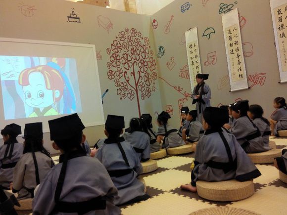 看看穿上汉服的我们，是不是很棒呢！属于我们的国学世界！