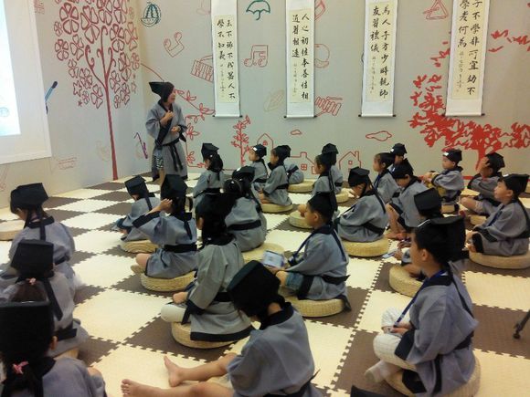 看看穿上汉服的我们，是不是很棒呢！属于我们的国学世界！