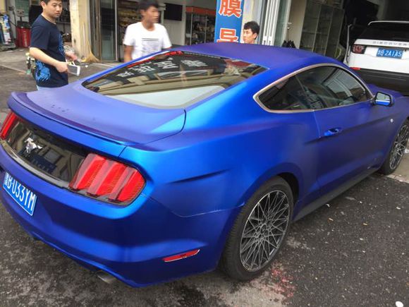 福特野马白色改蓝色