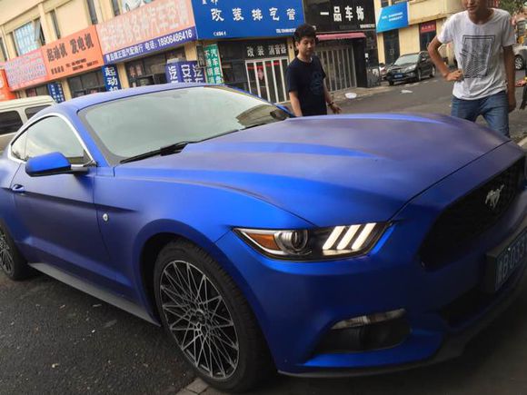 福特野马白色改蓝色