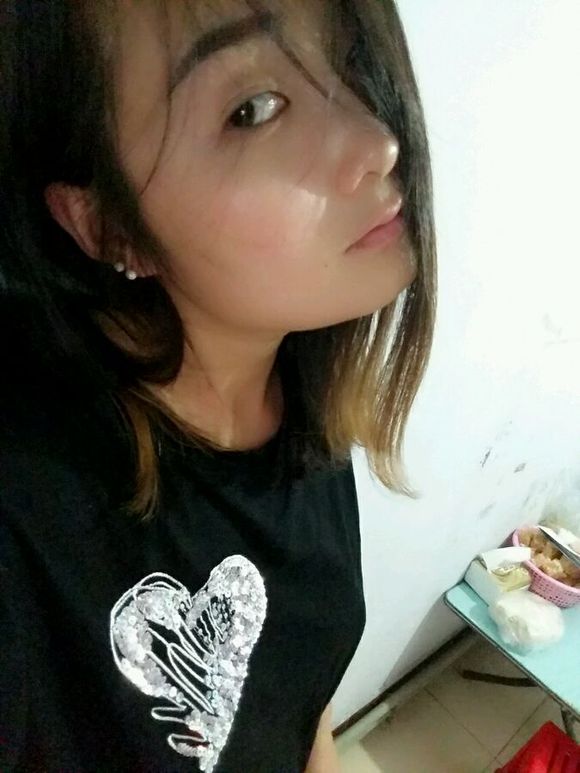 好无聊的自拍一下