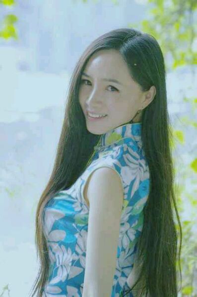 美女在这里啊…