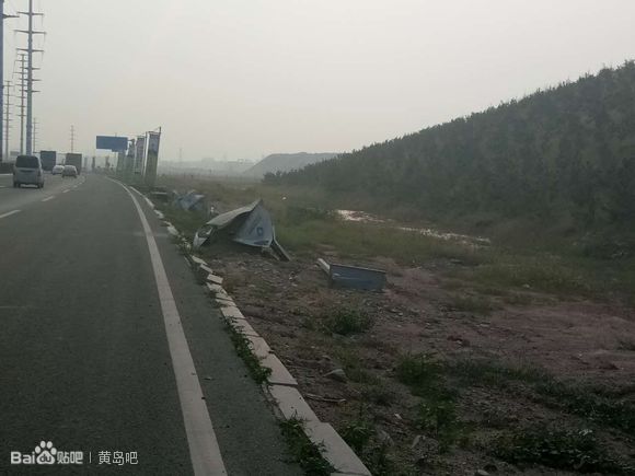 美丽的西海岸经济新区，怎么能被这样不堪入目的地方存在？