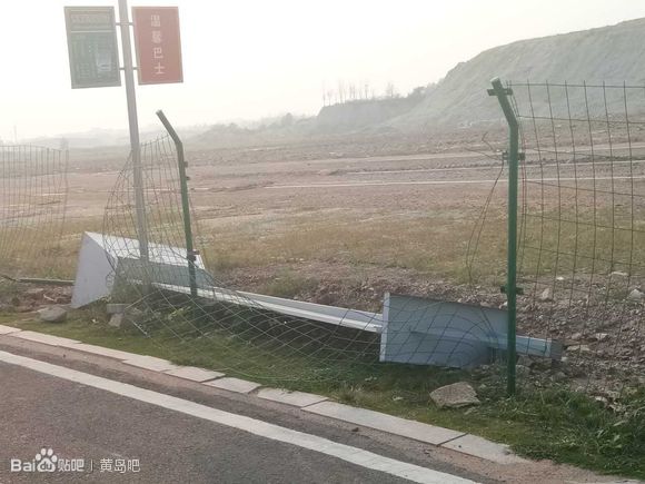 美丽的西海岸经济新区，怎么能被这样不堪入目的地方存在？