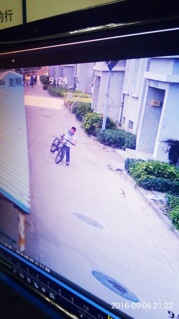 年纪轻轻就做这种龌龊之事，长大了还得了？有认识的帮我说一声