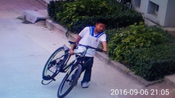 年纪轻轻就做这种龌龊之事，长大了还得了？有认识的帮我说一声