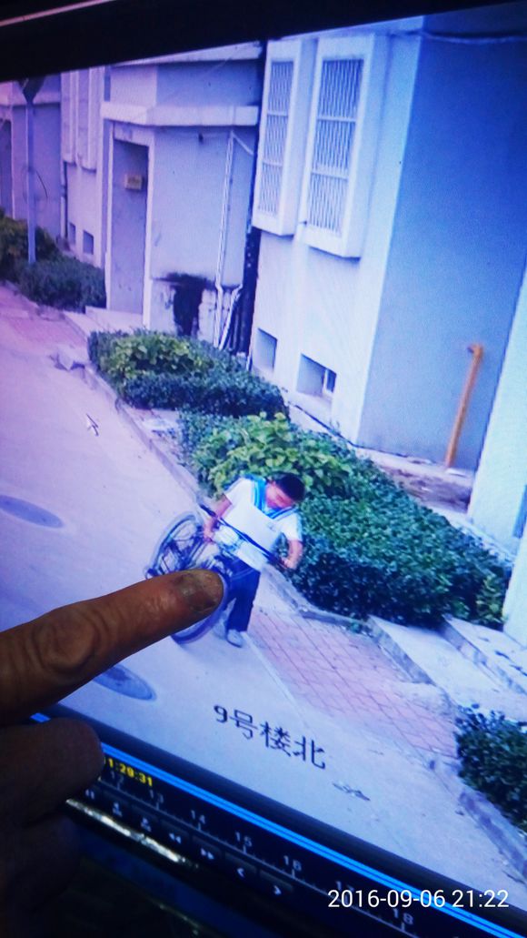 年纪轻轻就做这种龌龊之事，长大了还得了？有认识的帮我说一声