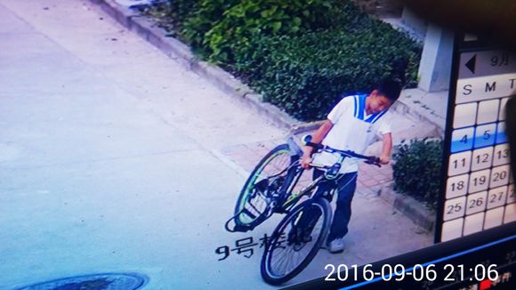 年纪轻轻就做这种龌龊之事，长大了还得了？有认识的帮我说一声