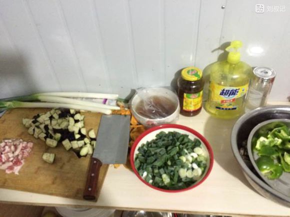 跟着银民学奏饭。