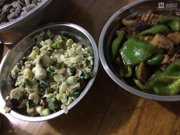 跟着银民学奏饭。