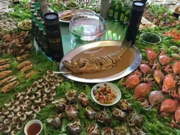 黄岛开发区那里有专门吃螃蟹和各种海鲜的地方啊？