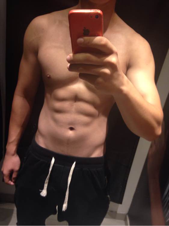 十一九天假 有一起出去玩的吗 附一张试衣间自拍