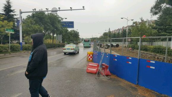 青岛西海岸新区
修路