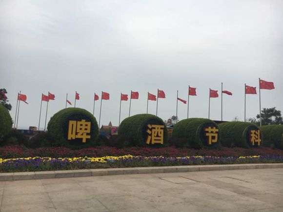 金沙滩管理部门请尊重下国旗