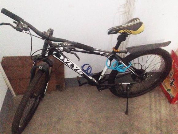 转让。9成新山地车低价转，买了没骑过。