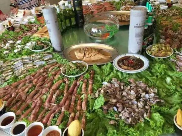 黄岛开发区那里有吃螃蟹和各种海鲜的地方啊啊？