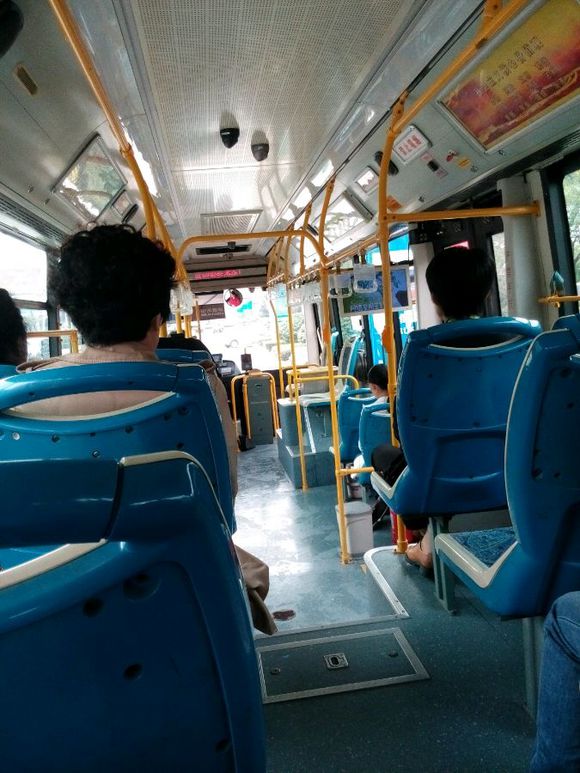 2路车，给这儿的一些道德婊看看