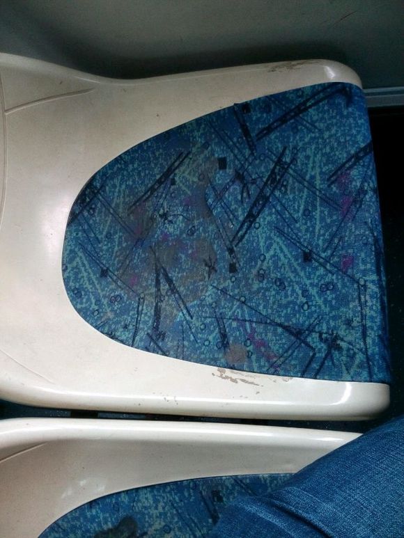 2路车，给这儿的一些道德婊看看