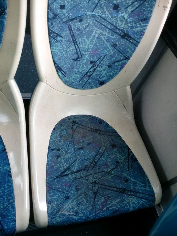 2路车，给这儿的一些道德婊看看