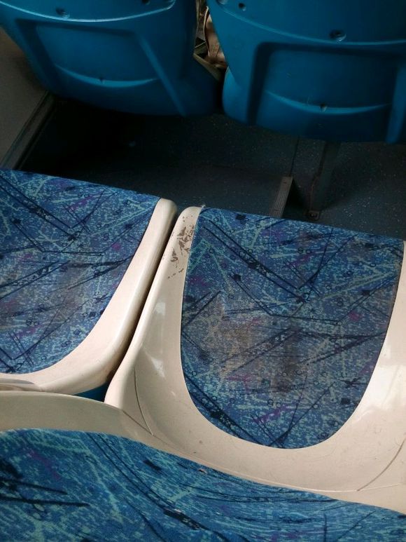 2路车，给这儿的一些道德婊看看