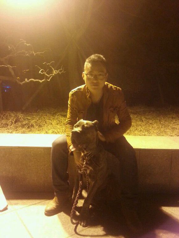 晚上遛狗