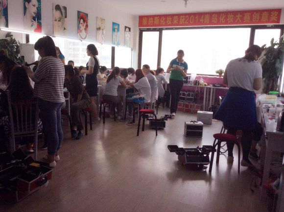 维纳斯化妆学校“十一”活动开始了！