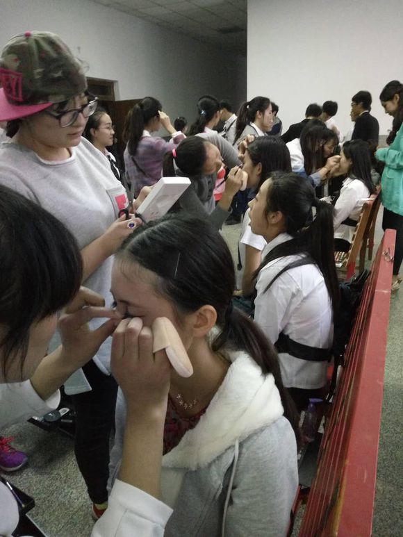 维纳斯化妆学校“十一”活动开始了！