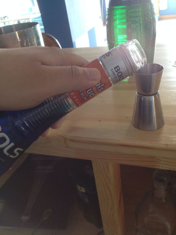 直播教大家调酒！