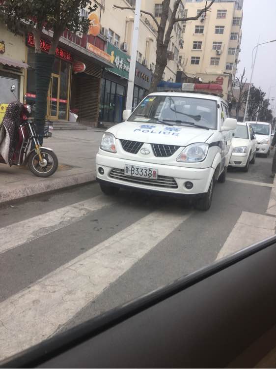 不得不给交警点个赞
