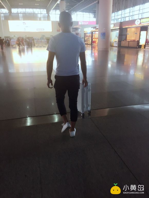 过年有不回家的兄弟姐妹吗，年三十一起找个地方吃年夜饭啊，人多