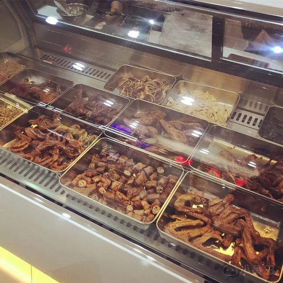 因无法兼顾工厂店和直营店，营业中直营卤味店招合作伙伴或整体转