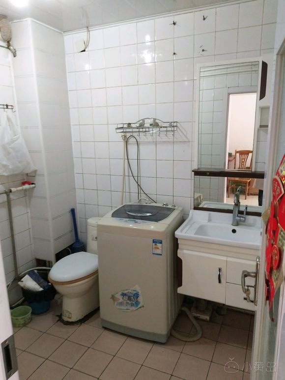 出租香江路金田小区60平套二，年租，租金1600/月，个人房