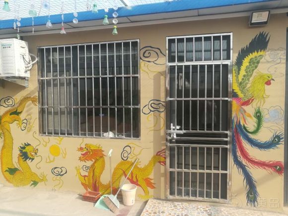 有需要墙绘的老板吗，收费不高，女生。