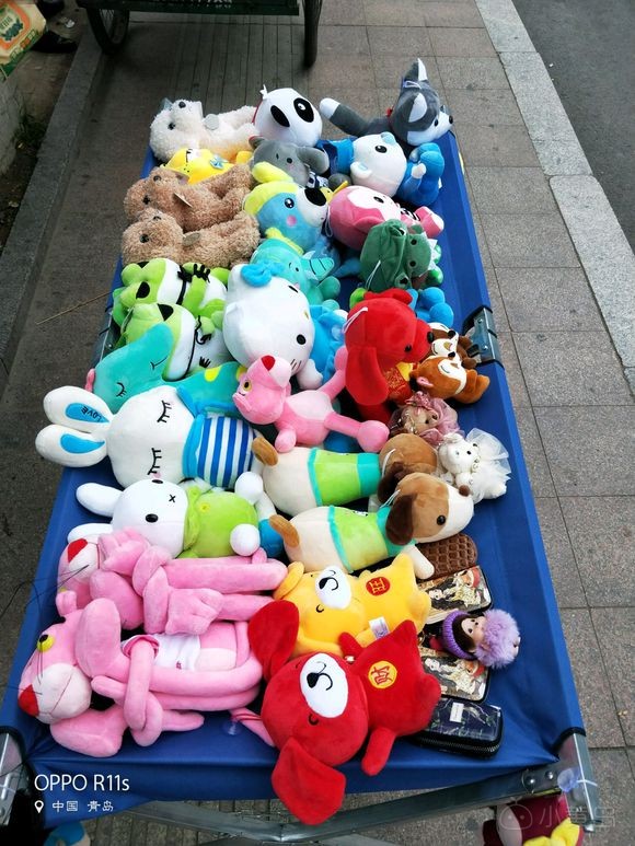 摆地摊   网友们捧捧场吧