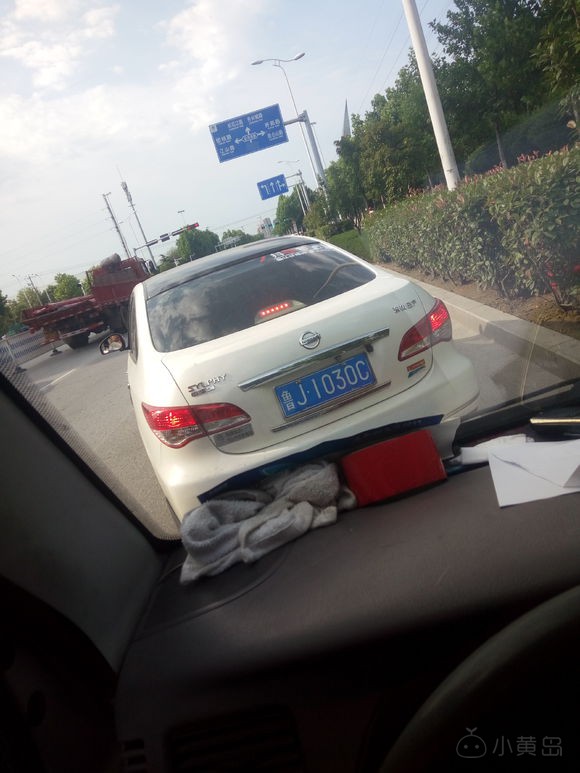 真没素质，堵住人家货车司机骂人家，你就不能让让人家货车司机师