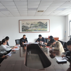 [人社局]机关党支部第二党小组利用新兴媒体搭平台学“两学一做”精神