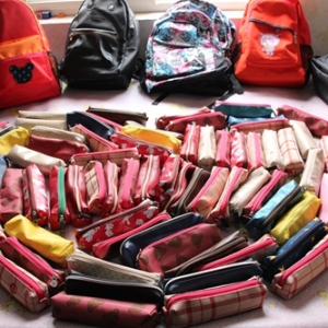 青岛真情巴士志愿者陪伴孩子们欢度“六一”儿童节