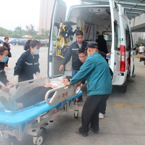 区急救中心联合食药监局开展群体性食物中毒应急演练