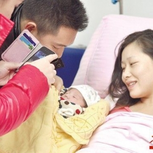 孕妇羊水破后淡定发微博直播待产