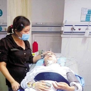 女子剖宫产后成植物人(图)