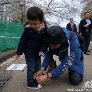 孙俪一家踏春赏花 亲子出游好处多
