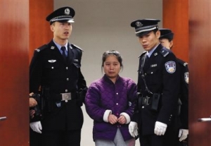 保姆嫌工资低将针扎入孩身体 该警惕啥？