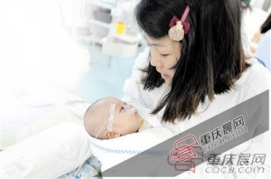 早产宝宝出生时仅900克 7位“奶妈”为接力供奶