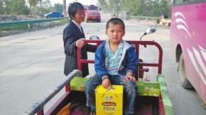 孩子在家中被掳走找到时已遇害