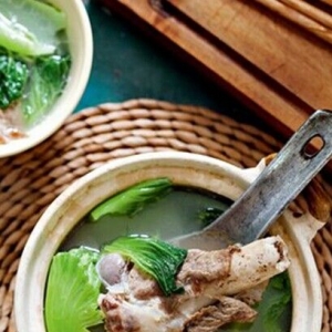 特色美食：筒骨煲芥菜