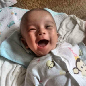 2个月大男婴被生父虐打致病危 因其不想要男孩