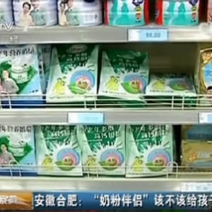 专家谈奶粉伴侣热销：宝宝喝配方奶粉没必要添加