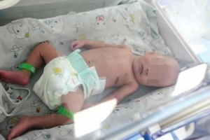多亏妈妈坚持，早产宝宝“死”而复生